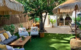 Maisonnette avec terrasse et jardin-Parking privé-9mn des plages à pied